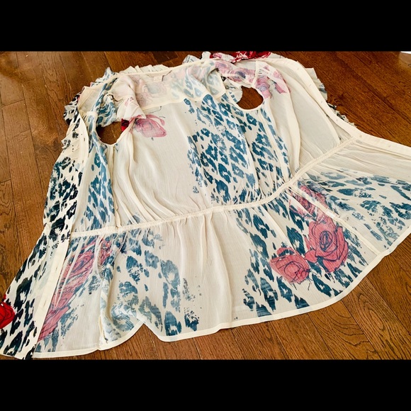 Sheer timeless button front top - Picture 3 of 6